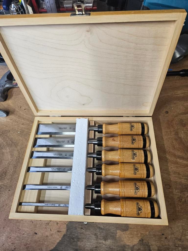 Nooitgedagt set nieuwe beitels, Ophalen