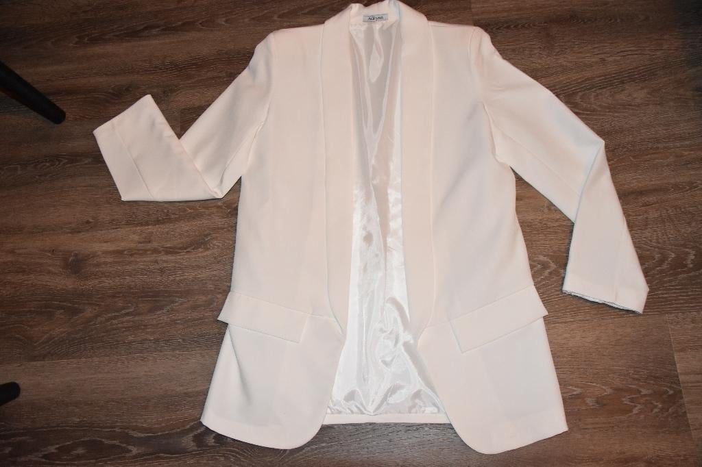 Ecru blazer van Adillyn, Kleding | Dames, Jasjes, Kostuums en Pakken, Wit, Ophalen of Verzenden, Zo goed als nieuw, Adillyn