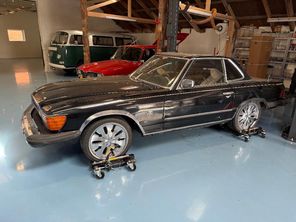 Krokante 380SL met lekker klinkende V8 voor onderdelen, Auto's, Automaat, 8 cilinders, Cabriolet, Zwart