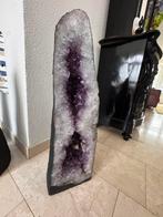 Grote Amethist Geode 38 kg – Brazilië 76 cm hoog diep paars, Ophalen of Verzenden, Mineraal