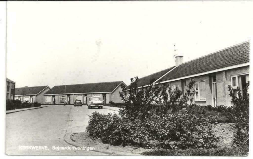 AK Kerkwerve - Bejaardenwoningen, Verzamelen, Ansichtkaarten | Nederland, Verzenden, 1960 tot 1980, Ongelopen, Zeeland