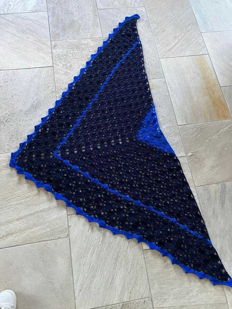 Donkerblauwe gehaakte stola / omslagdoek nieuw, Ophalen of Verzenden, Nieuw