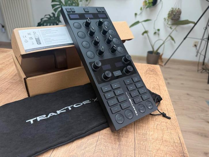 Native Instruments Traktor X1 MK3 Controller, Muziek en Instrumenten, Midi-apparatuur, Nieuw, Ophalen of Verzenden