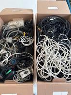 verhuisdoos vol met diverse kabels en adapters, Ophalen, Gebruikt