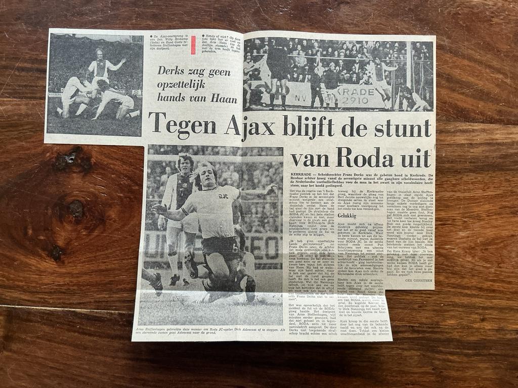Voetbal krantenartikel Ajax Roda JC maart 1975, Ophalen of Verzenden, 1960 tot 1980, Knipsel(s)