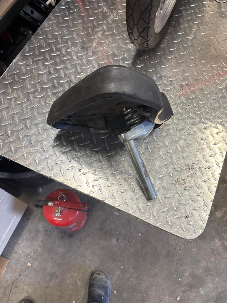 Mono Zadel voor Peugeot 103 (SP, MVL, SPX, Vogue), Ophalen of Verzenden, Gebruikt, Zadel