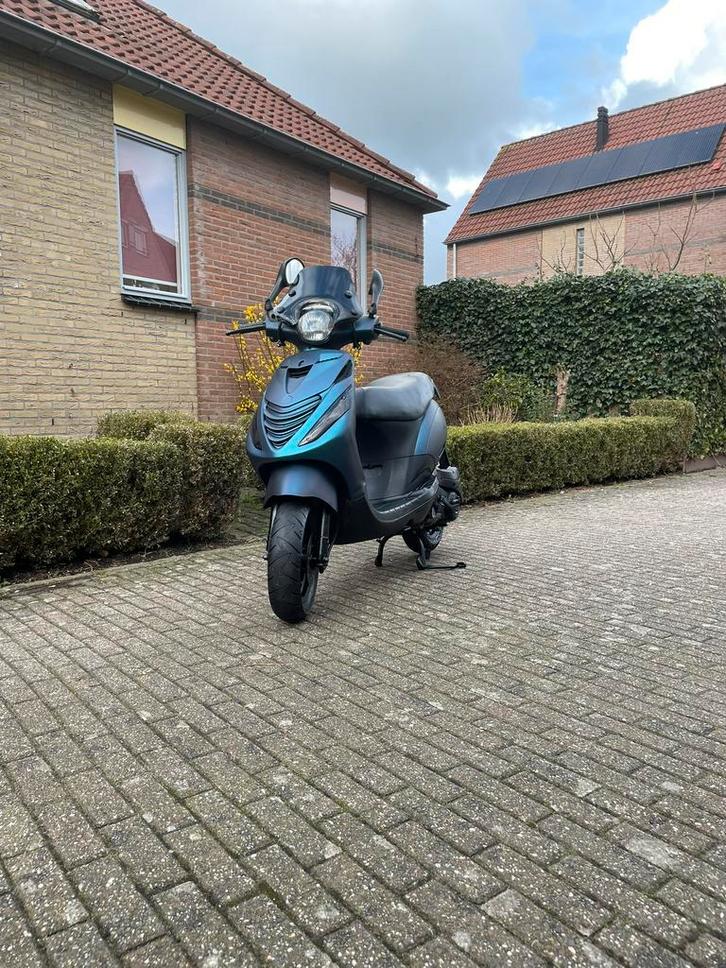 Piaggo zip brom 4t, Fietsen en Brommers, Scooters | Piaggio, Zo goed als nieuw, Zip, Benzine, Ophalen