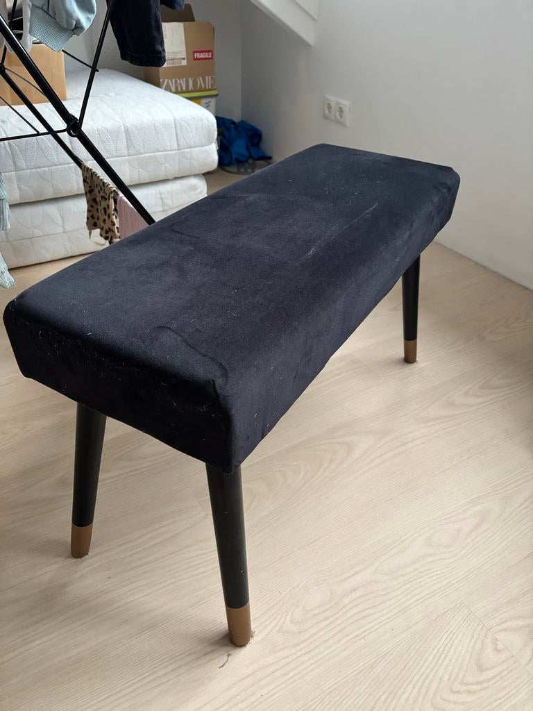 Zwart bankje met houten poten, Huis en Inrichting, Stoelen, Ophalen, Gebruikt, Zwart, Eén