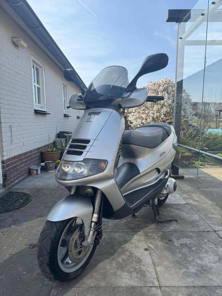⭐️Piaggio skr 125cc 4 takt start en rijd goed 16369 km⭐️, Fietsen en Brommers, Scooters | Peugeot, Zo goed als nieuw, Overige modellen