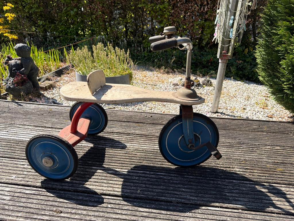 Vintage houten driewieler - Uniek decoratiestuk, Fietsen en Brommers, Fietsen | Driewielers, Gebruikt, Terugtraprem, Ophalen of Verzenden