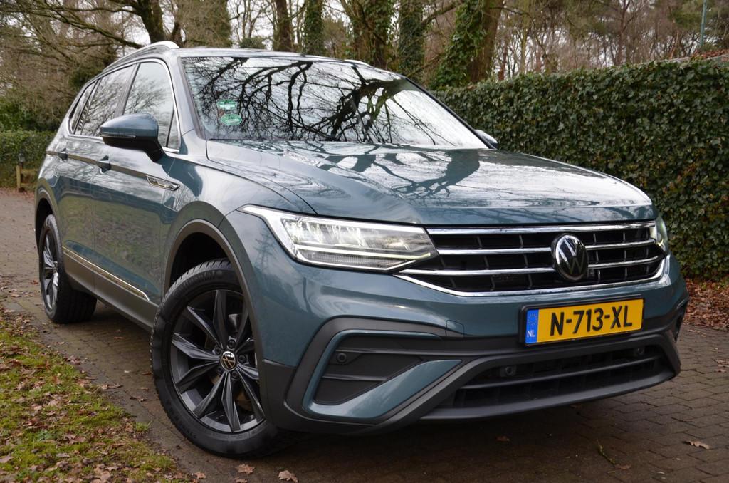 Volkswagen Tiguan Allspace 1.5 TSI Life Business 7 Persoons, Auto's, Stof, 4 cilinders, 150 pk, Blauw