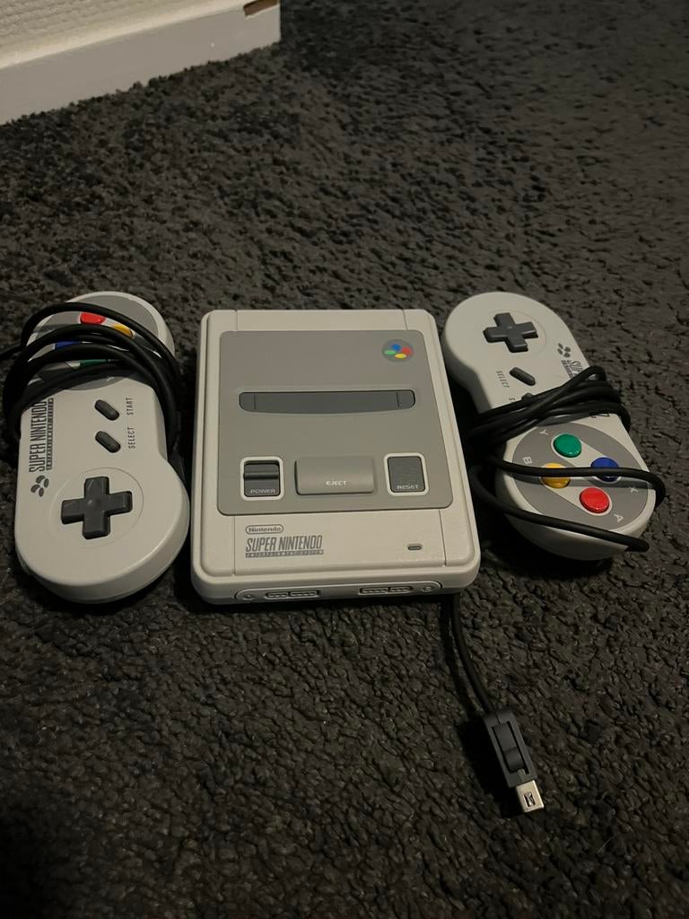 Mini nintendo, Ophalen, Zo goed als nieuw, Met 2 controllers
