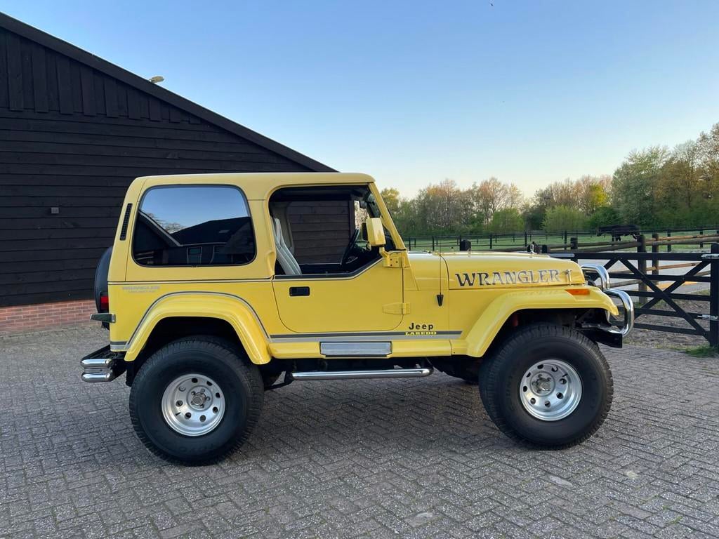 Jeep Wrangler Laredo 4.0 6 cilinder Lift Winch NL-kenteken, Auto's, Oldtimers, Jeep, 4000 cc, 4 stoelen, Origineel Nederlands