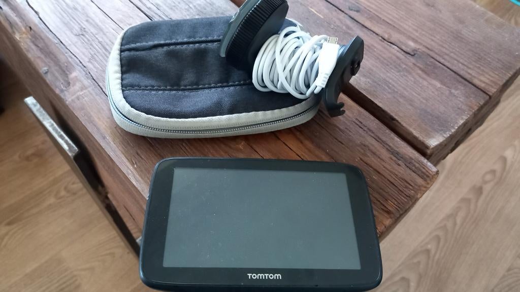 TomTom navigatiesysteem met hoes en accessoires, Ophalen, Gebruikt