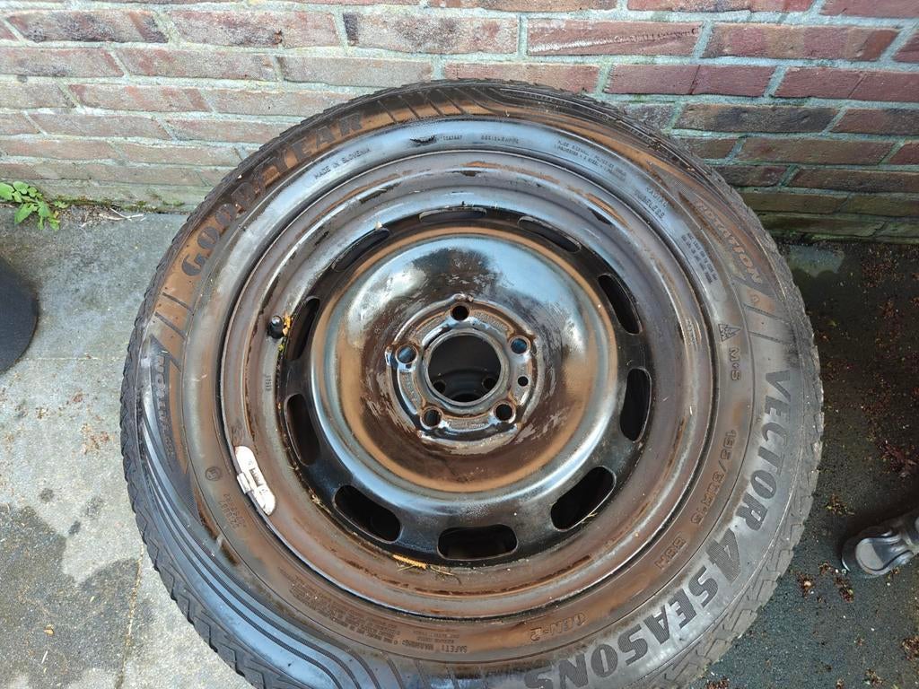 Good Year Banden 195/60 R15 van volvo, Ophalen, Volvo
