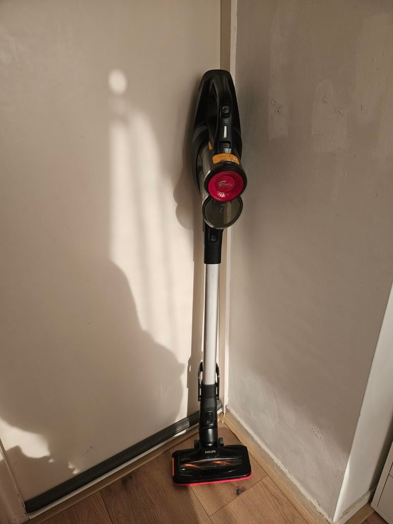 MOET NU WEG- Philips SpeedPro snoerloze steelstofzuiger, Ophalen