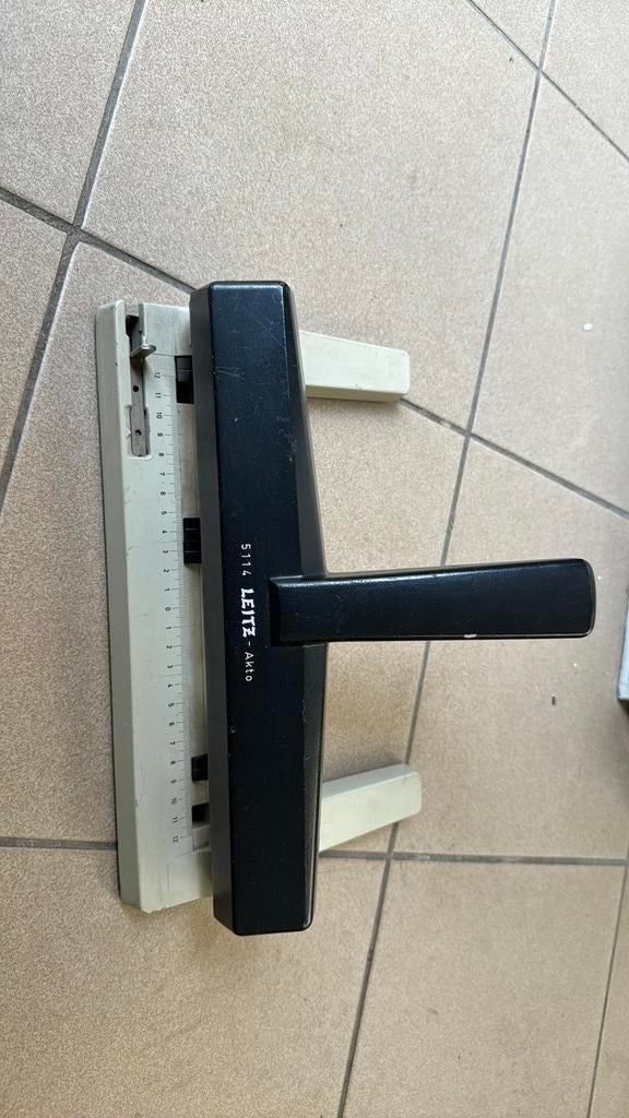 Leitz Akto perforator 4 gaten, Ophalen of Verzenden, Zo goed als nieuw