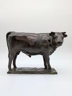 Imposant bronzen beeld van een stier - kunstenaar onbekend, Antiek en Kunst, Antiek | Koper en Brons, Ophalen of Verzenden