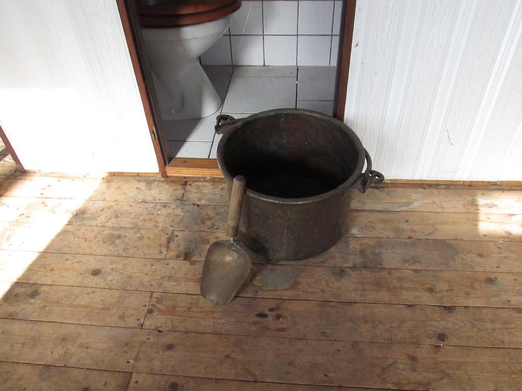 houtbak+koperen kolen schep samen 35euro, Diversen, Rommelmarktspullen, Ophalen, Gebruikt