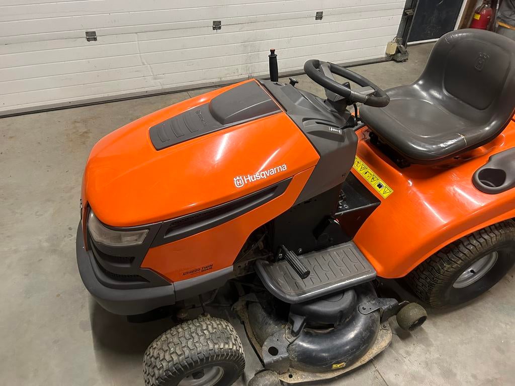 Husqvarna zitmaaier CTH200, Tuin en Terras, Ophalen, Gebruikt, Versnellingen, 90 tot 120 cm