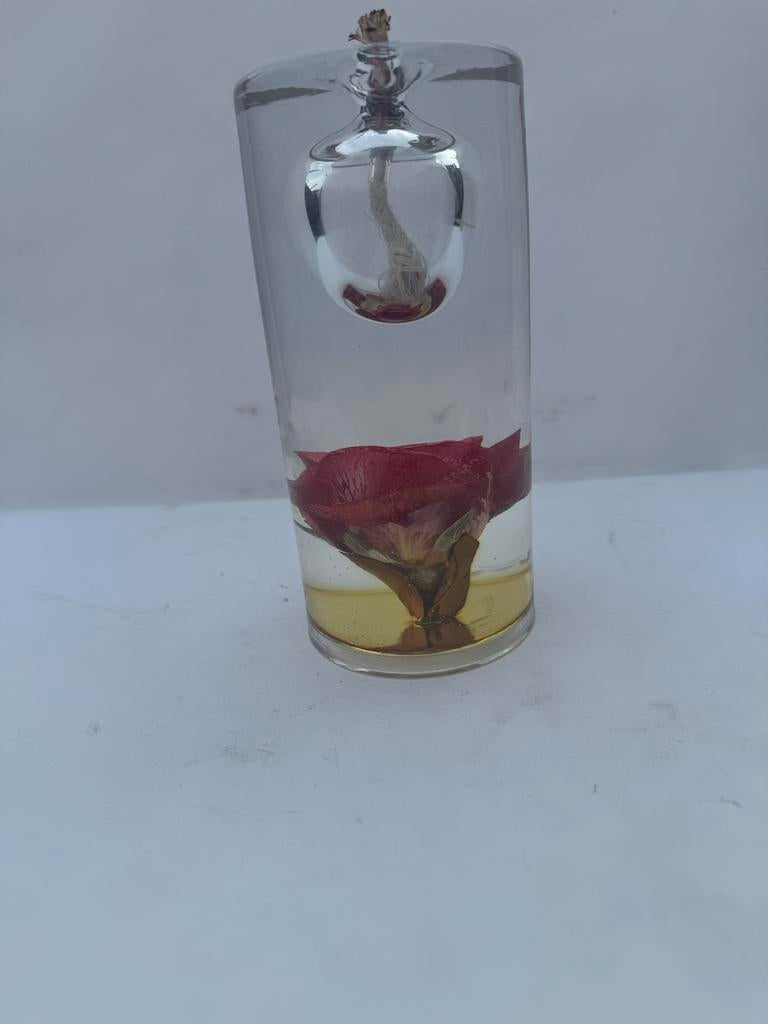 Glazen olielamp met echte rode roos, Ophalen of Verzenden