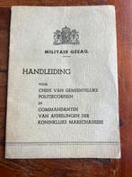 Nederlands handleiding Militair Gezag NBS emblemen KMAR 1945, Verzamelen, Militaria | Tweede Wereldoorlog, Ophalen of Verzenden