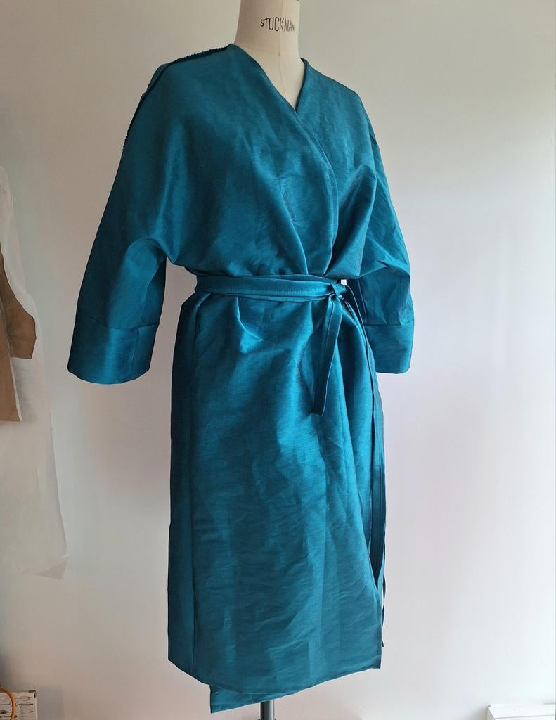 Kimono met riem gemaakt van haider ackermann old stock stof, Ophalen of Verzenden, Nieuw, Maat 42/44 (L), Blauw