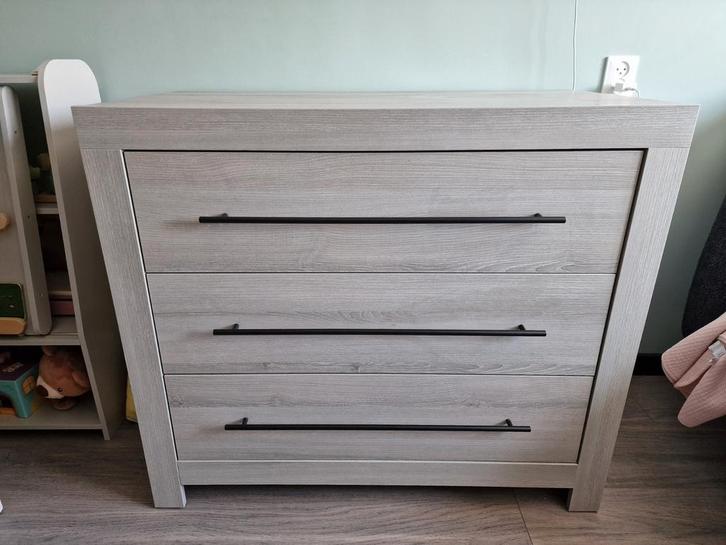 Commode Europe Vittoria grijs houtmotief, Kinderen en Baby's, Kinderkamer | Commodes en Kasten, Zo goed als nieuw, Commode, 90 tot 105 cm