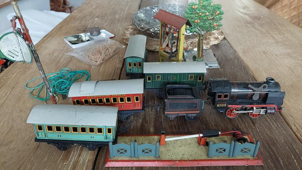 blikken treinbaan, veel spullen (spoor 0) werkende trein!, Ophalen of Verzenden, Gebruikt, Gelijkstroom, Overige merken