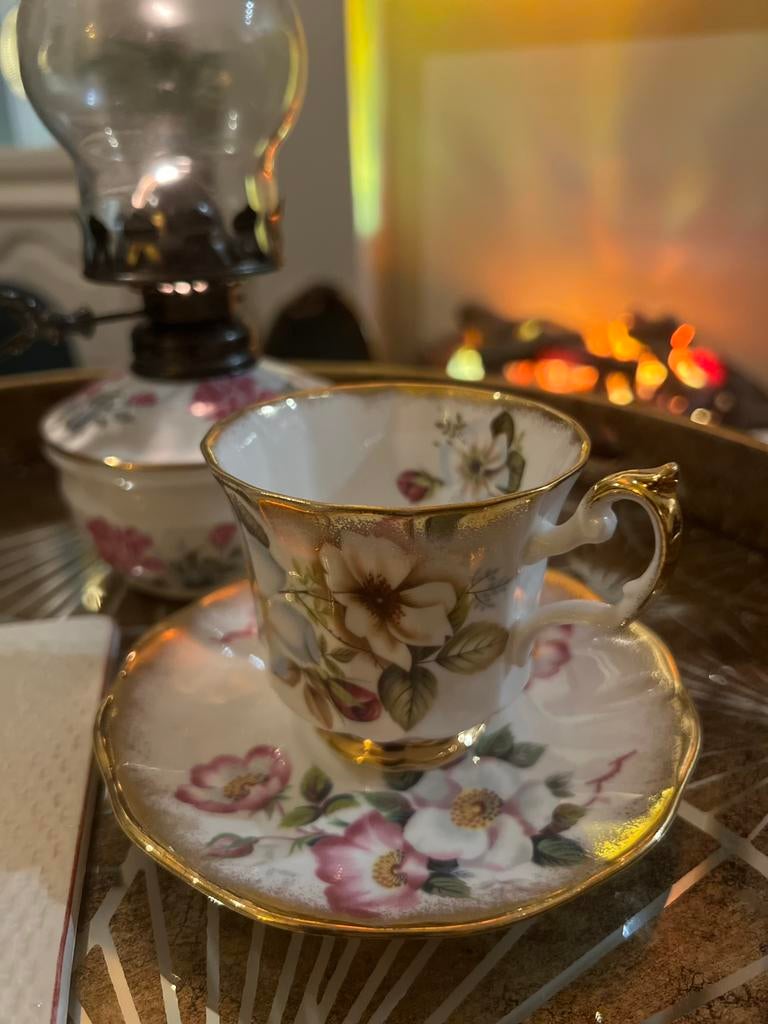 Vintage Elizabethan kopje met schotel, Verzamelen, Porselein, Kristal en Bestek, Ophalen of Verzenden, Zo goed als nieuw, Porselein