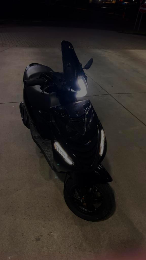 zip 80cc malossi WAARDEPEILING, Fietsen en Brommers, Scooters | Piaggio, Zo goed als nieuw, Zip, Benzine, Ophalen of Verzenden