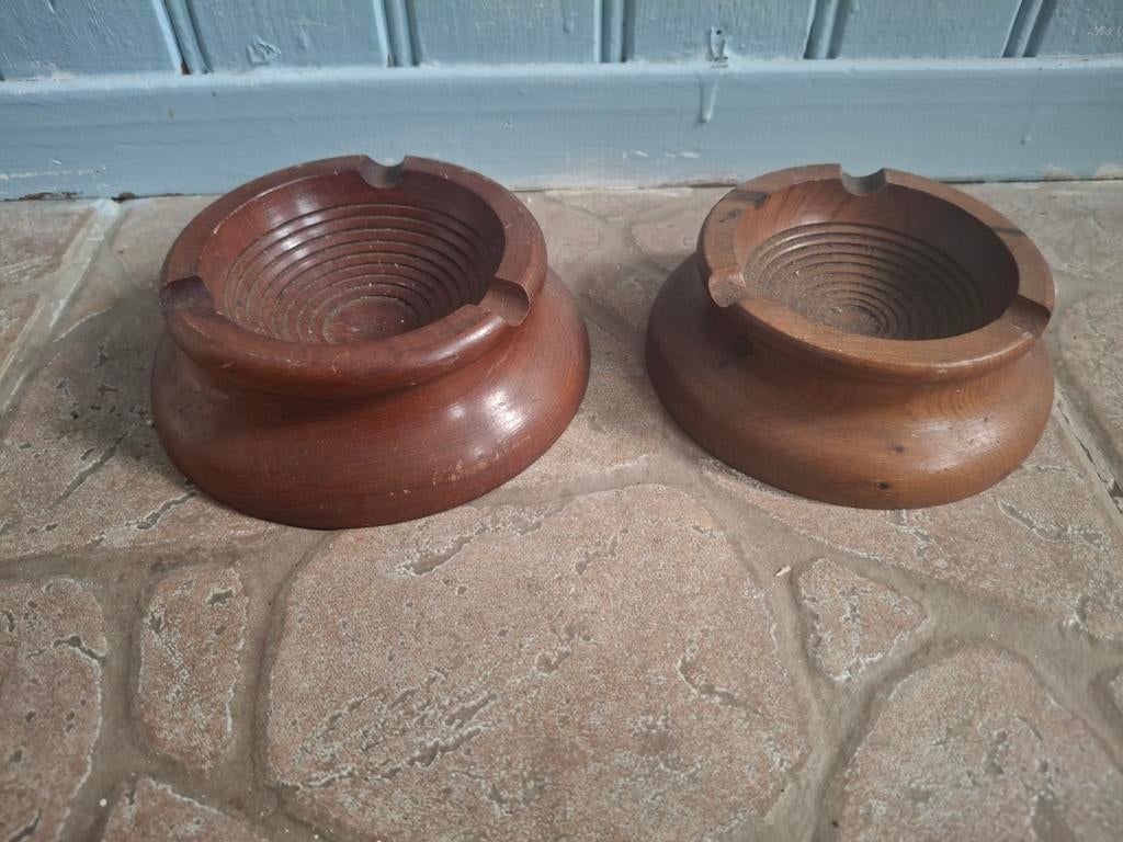 Twee houten handgemaakte asbakken van mangohout, Verzamelen, Rookartikelen, Aanstekers en Luciferdoosjes, Ophalen of Verzenden
