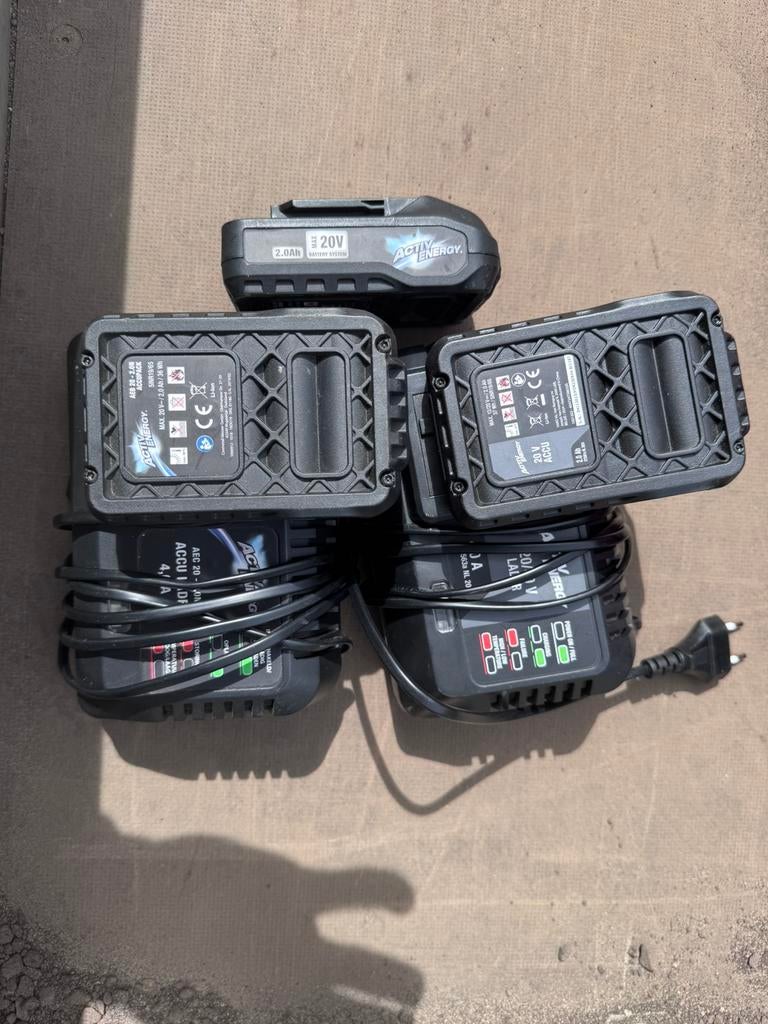Ferrex : 3x 20v 2.0 ah accu en 2x lader, Ophalen of Verzenden, Zo goed als nieuw