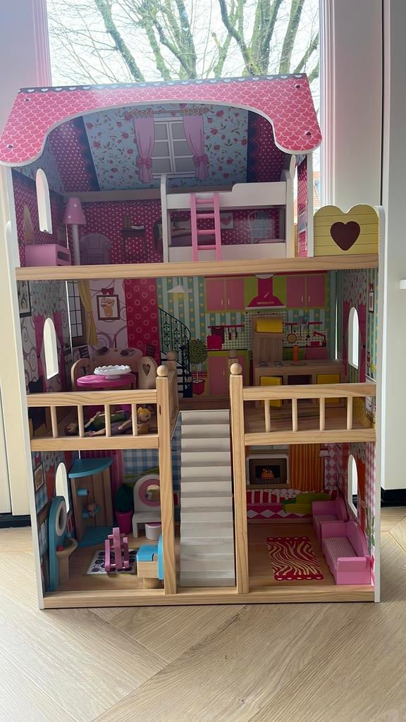 Leuk houten poppenhuis met meubels, Ophalen, Zo goed als nieuw, Poppenhuis