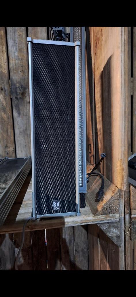 2 x Toa TZ-201 zuilen., Zo goed als nieuw, 120 watt of meer, Front, Rear of Stereo speakers, Ophalen