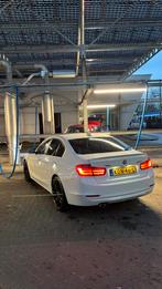 BMW 328i xDrive 2015[full option.], Auto's, BMW, Automaat, Navigatiesysteem, Zwart, Wit