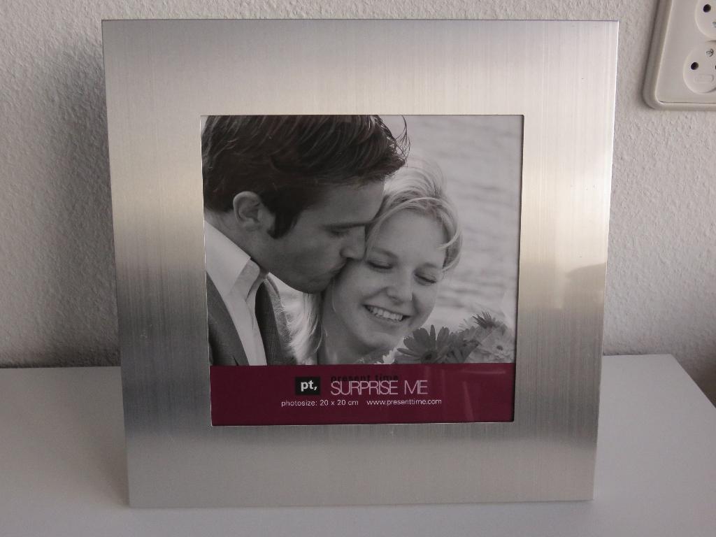 PT, Present Time geborsteld RVS fotolijst voor foto 20x20 cm, Ophalen of Verzenden, Zo goed als nieuw