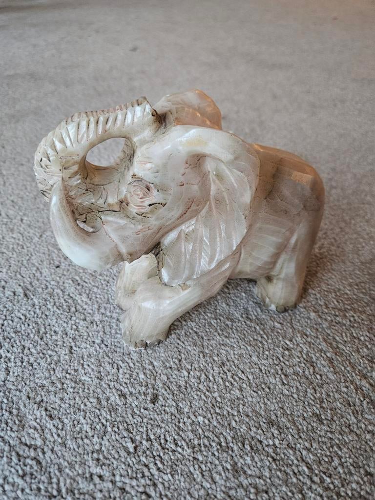 Speksteen beeldje van een olifant, Verzamelen, Beelden en Beeldjes, Ophalen of Verzenden, Zo goed als nieuw, Dier