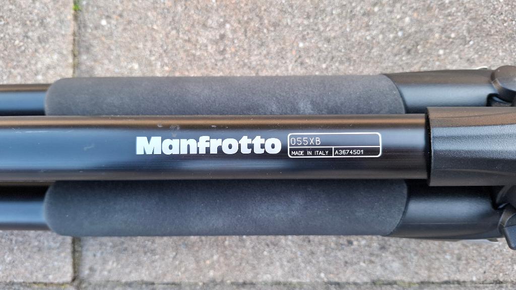 Manfroot 055XB professional tripod (statief – driepoot), Audio, Tv en Foto, Fotografie | Statieven en Balhoofden, Ophalen, Driepoot