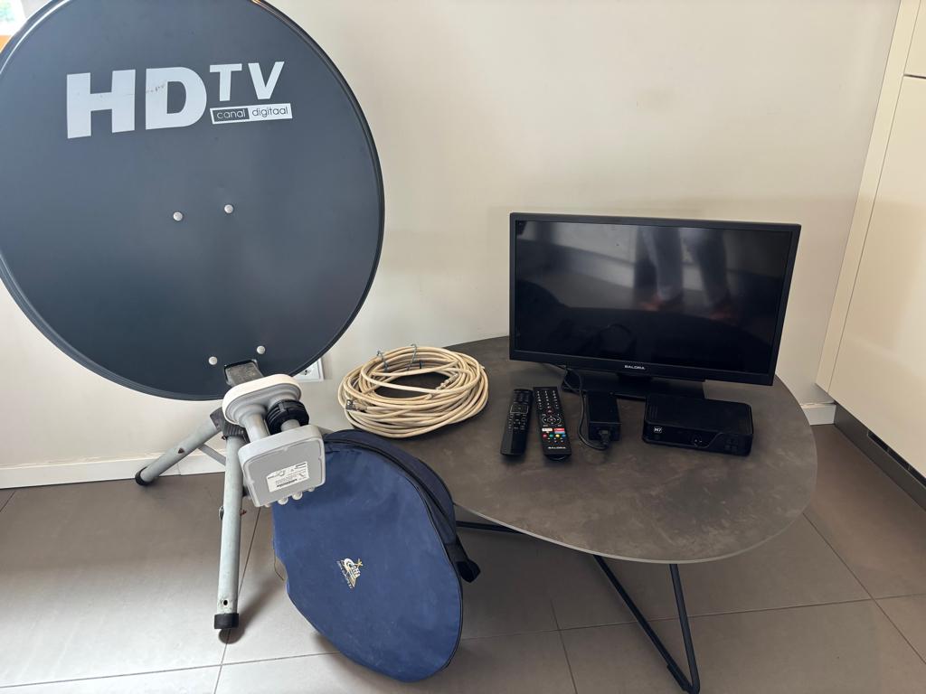 TV Salora 22inch 12v/220v, Gebruikt, 50 Hz, LCD, Minder dan 40 cm