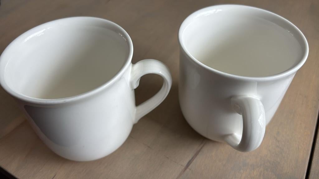 2 mokken Villeroy & Boch wit flow, samen voor, Ophalen of Verzenden, Zo goed als nieuw, Overige stijlen, Kop(pen) en/of Schotel(s)