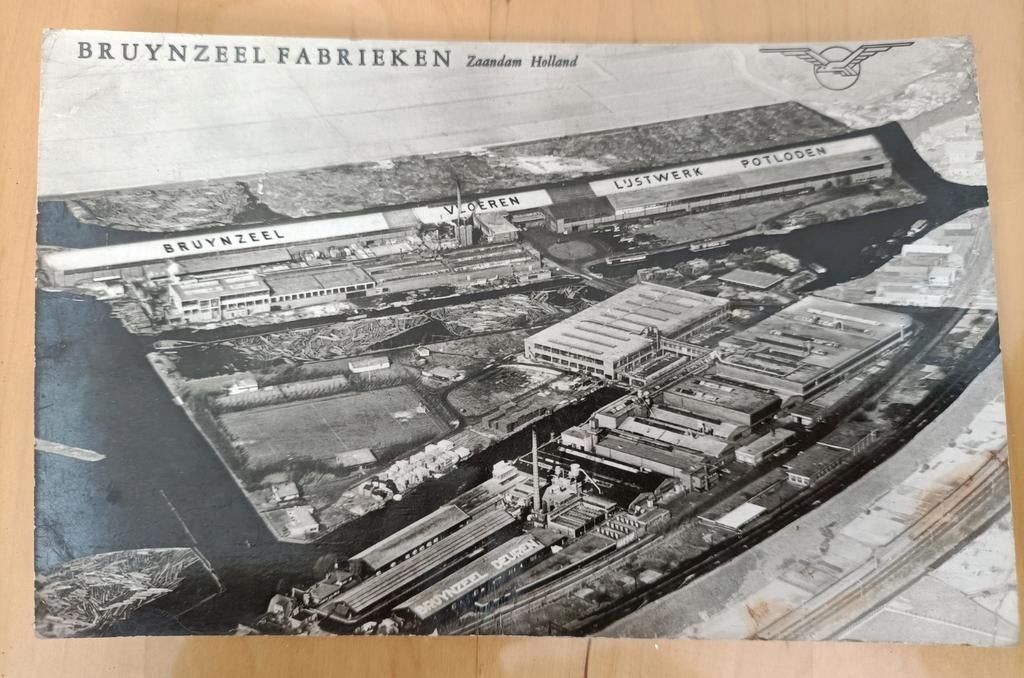 Zaandam Bruynzeel fabrieken, luchtfoto KLM, Ophalen of Verzenden, 1940 tot 1960, Gelopen, Noord-Holland