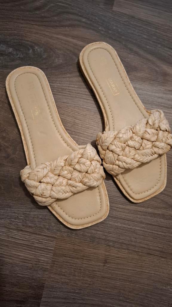 Mooie slippers beige/crème Primark maat 38, Primark, Beige, Ophalen of Verzenden, Zo goed als nieuw
