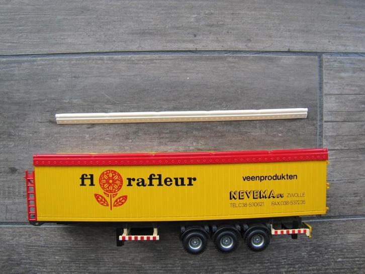 Opgerold dekzeil, oud type Tekno kippers of walking floor., Hobby en Vrije tijd, Modelauto's | 1:50, Nieuw, Bus of Vrachtwagen