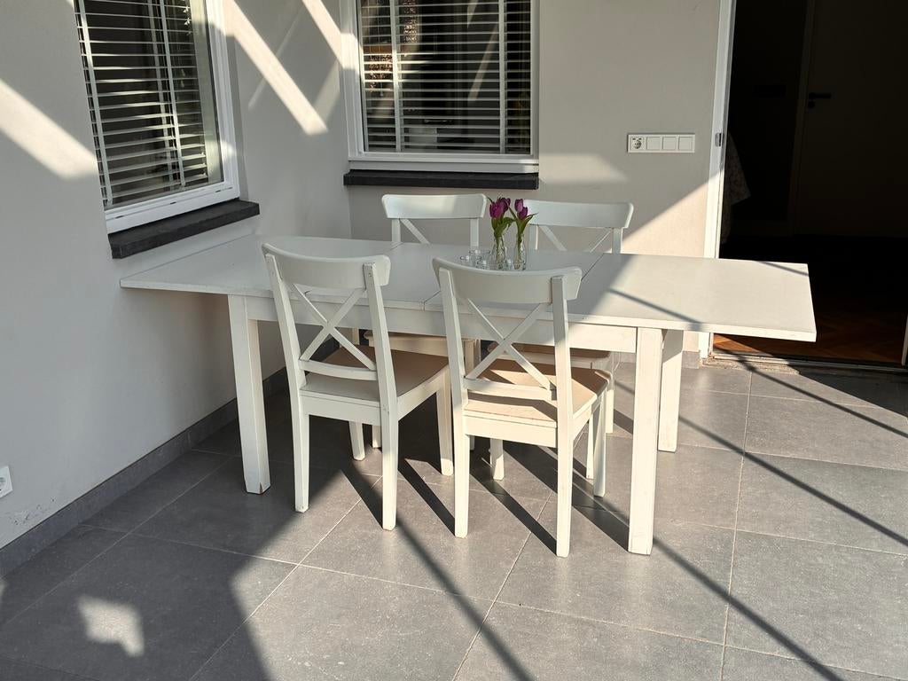 Uitschuifbare witte tafel (140 tot 220cm) + 4 stoelen, Ophalen, Gebruikt, Bjursta wit, 200 cm of meer