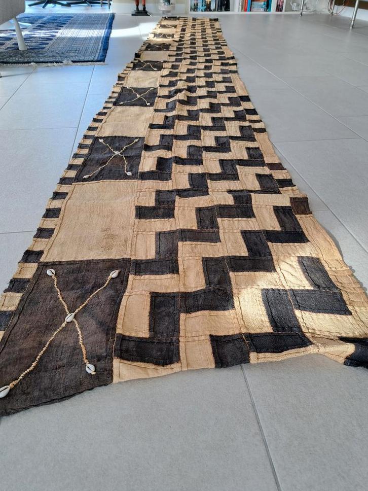 Bakuba raffia danskleed uit Zaire, Antiek en Kunst, Antiek | Kleden en Textiel, Ophalen of Verzenden