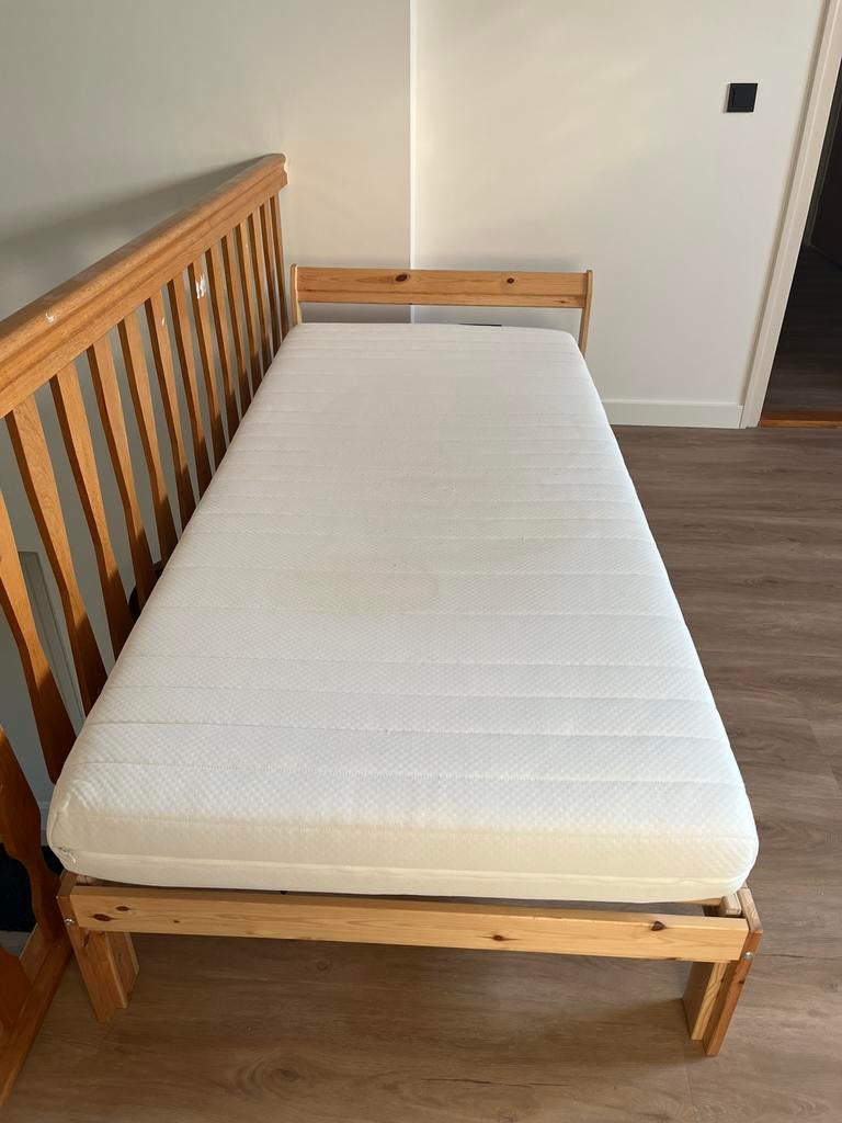 1 persoon bed met matras, Ophalen, 90 cm, Eenpersoons, Zo goed als nieuw
