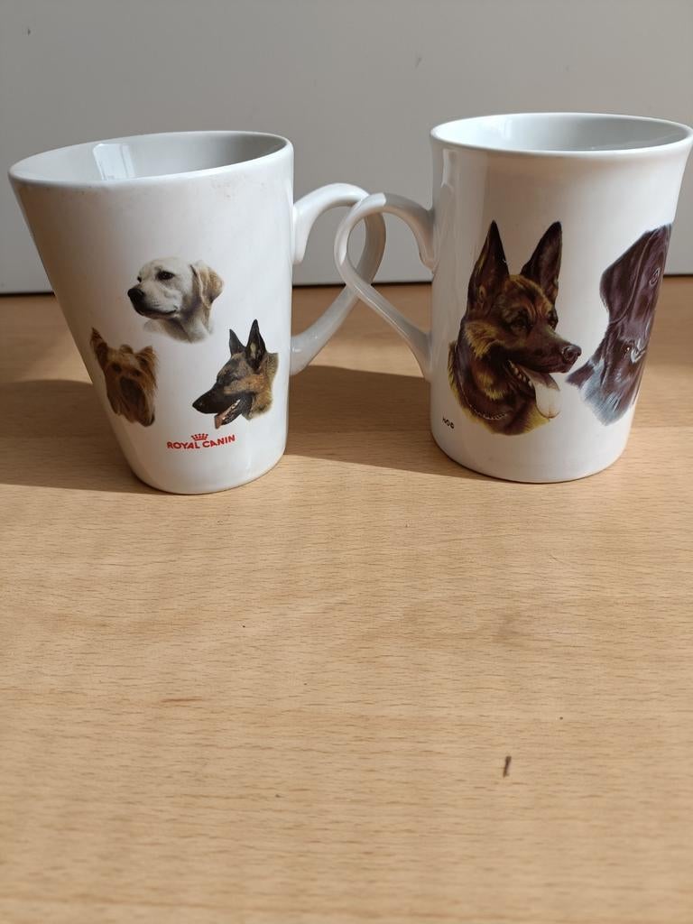 2 mokken met diverse honden, Ophalen of Verzenden, Aardewerk, Overige stijlen, Kop(pen) en/of Schotel(s)