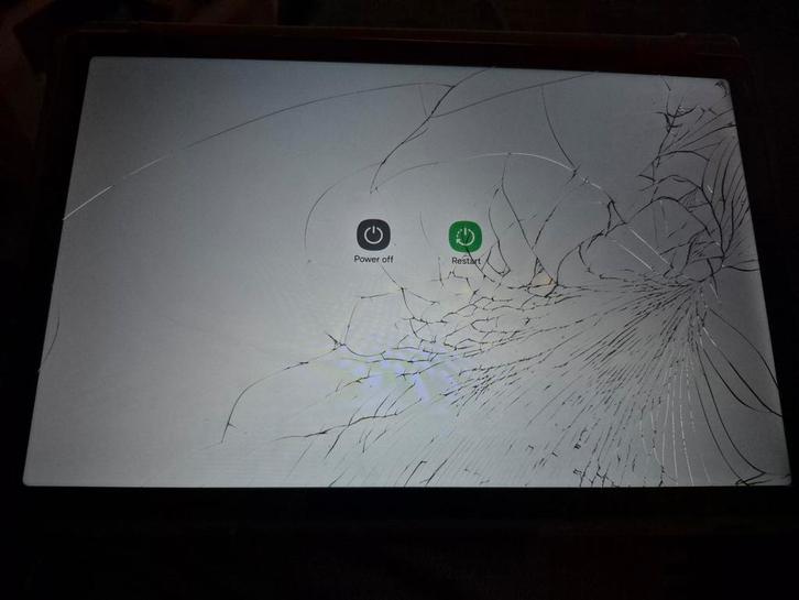 Samsung Galaxy A8 met gebarsten scherm (werkt verder goed), Computers en Software, Android Tablets, Niet werkend, 10 inch, 16 GB