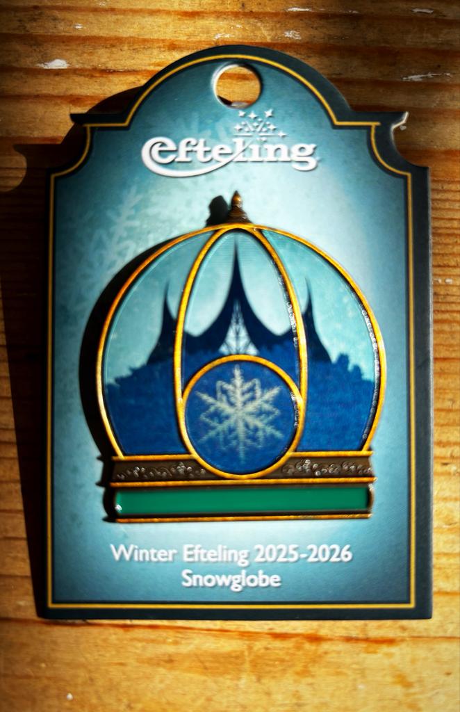 Efteling Winter Efteling 2025-2026 Snowglobe pin, Verzamelen, Efteling, Ophalen of Verzenden, Nieuw, Button of Speldje